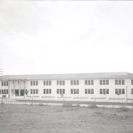 Edificio de la Escuela Normal Eduardo Costa fotografia Demian Lammer circa 1957