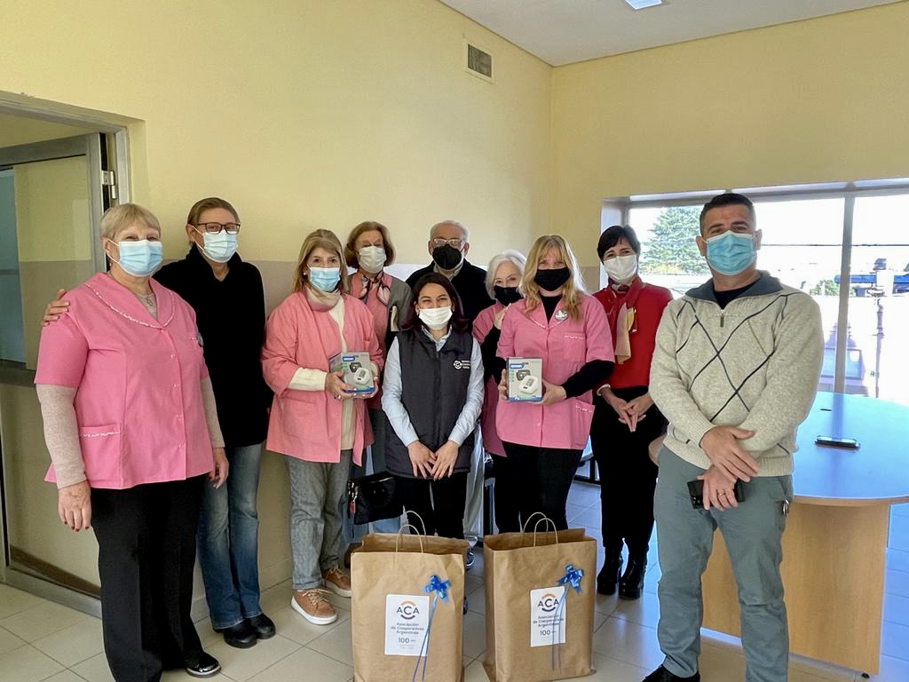 La secretaria de Salud recibió la donación junto a integrantes de la cooperadora del hospital