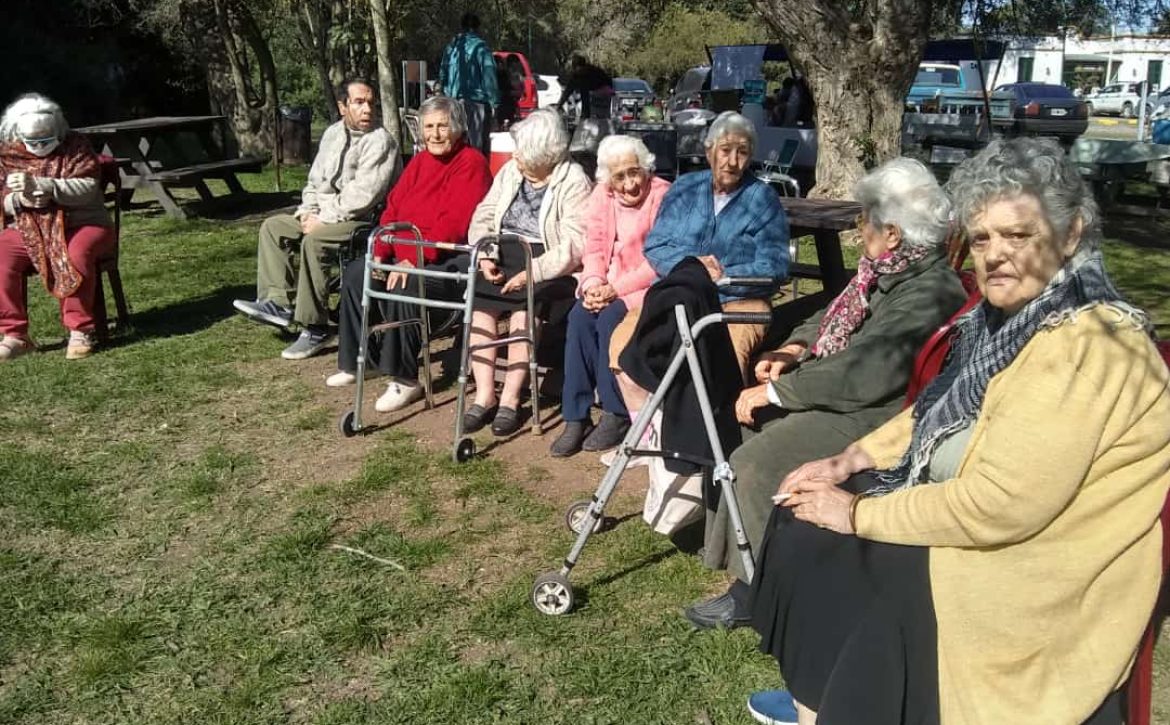 Los residentes del Hogar Municipal de Ancianos visitaron el Parque Nacional Ciervo de los Pantanos