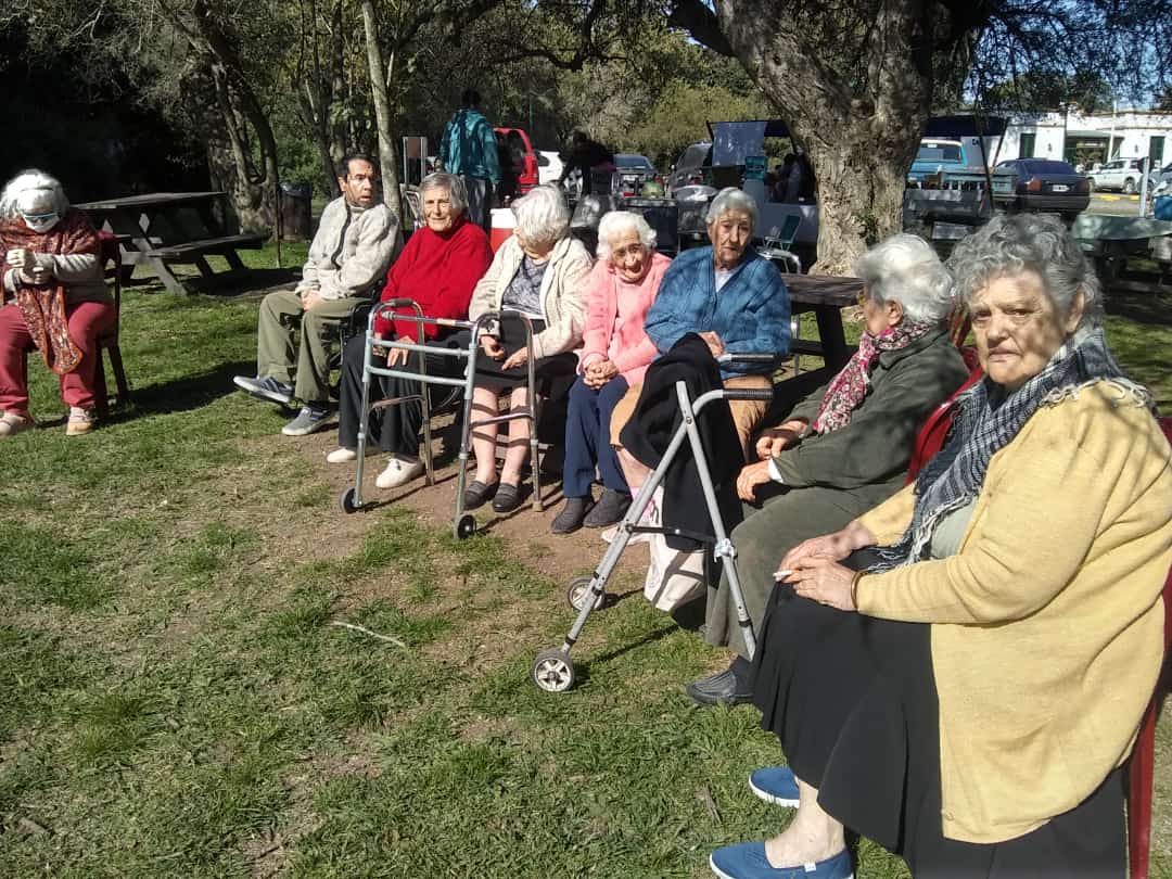 Los residentes del Hogar Municipal de Ancianos visitaron el Parque Nacional Ciervo de los Pantanos