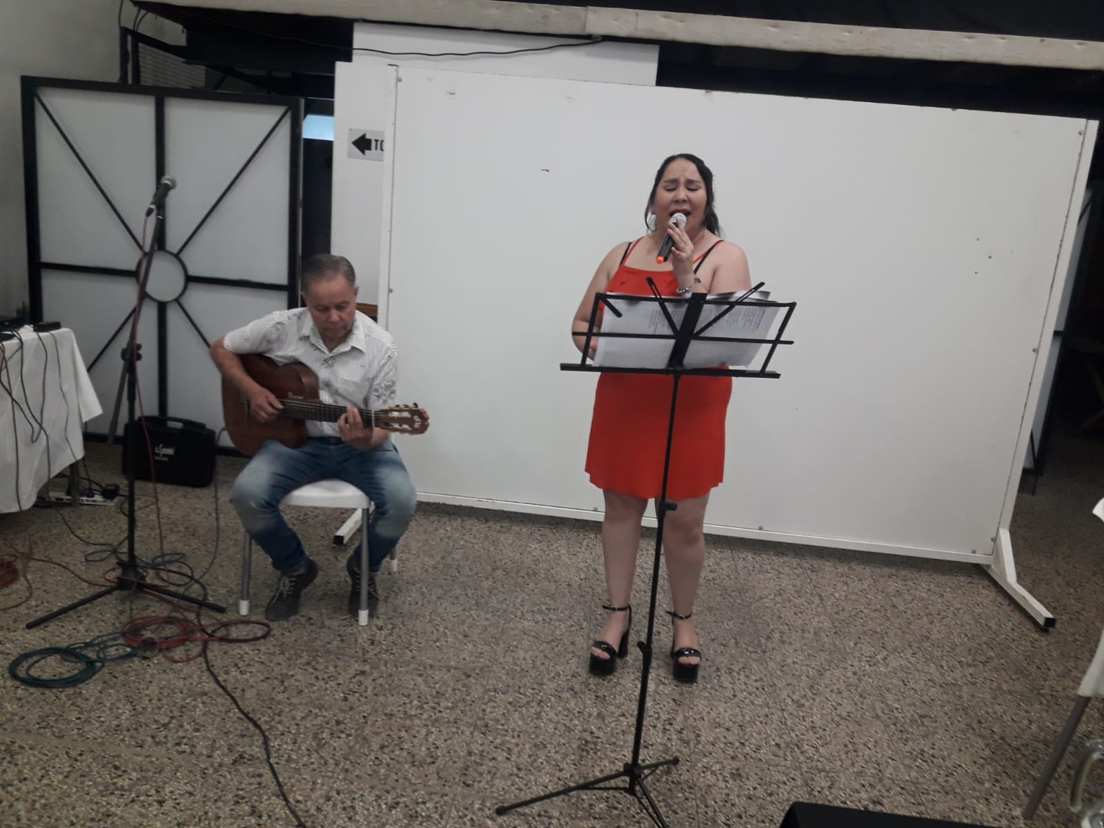 Alfredo Corrales y Celeste Montivero acompañaron con su música el encuentro