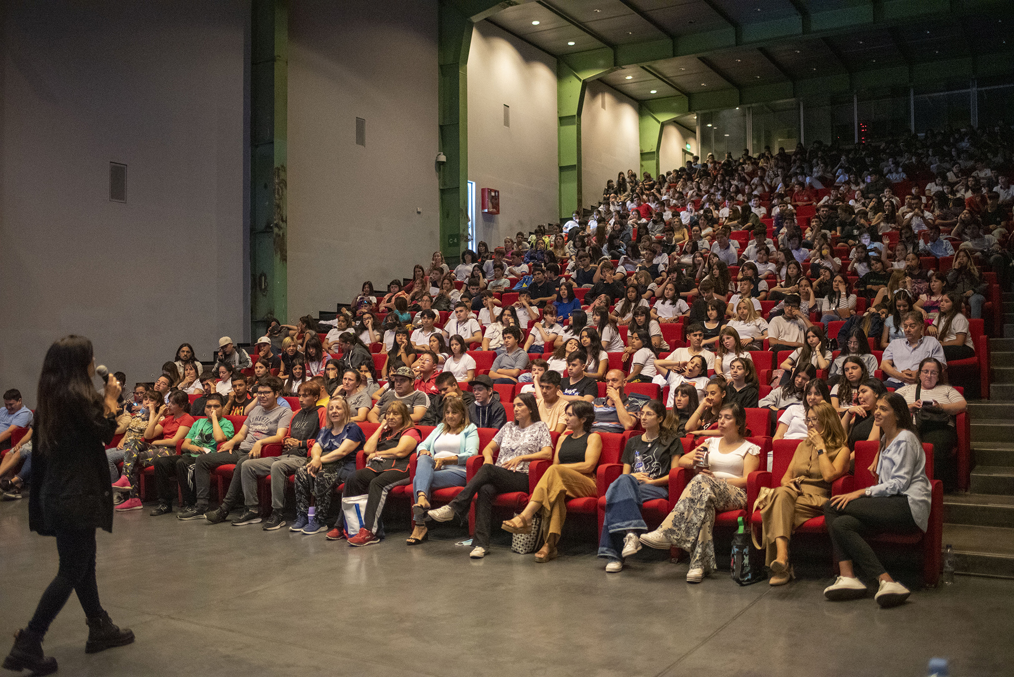 Más de 500 alumnos de 3º año de escuelas públicas y privadas colmaron el auditorio de Tenaris