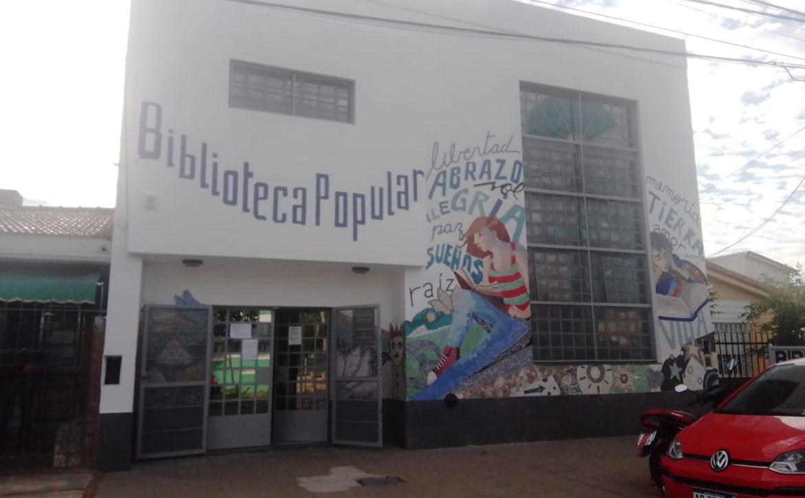La biblioteca de Ariel del Plata ahora luce totalmente renovada