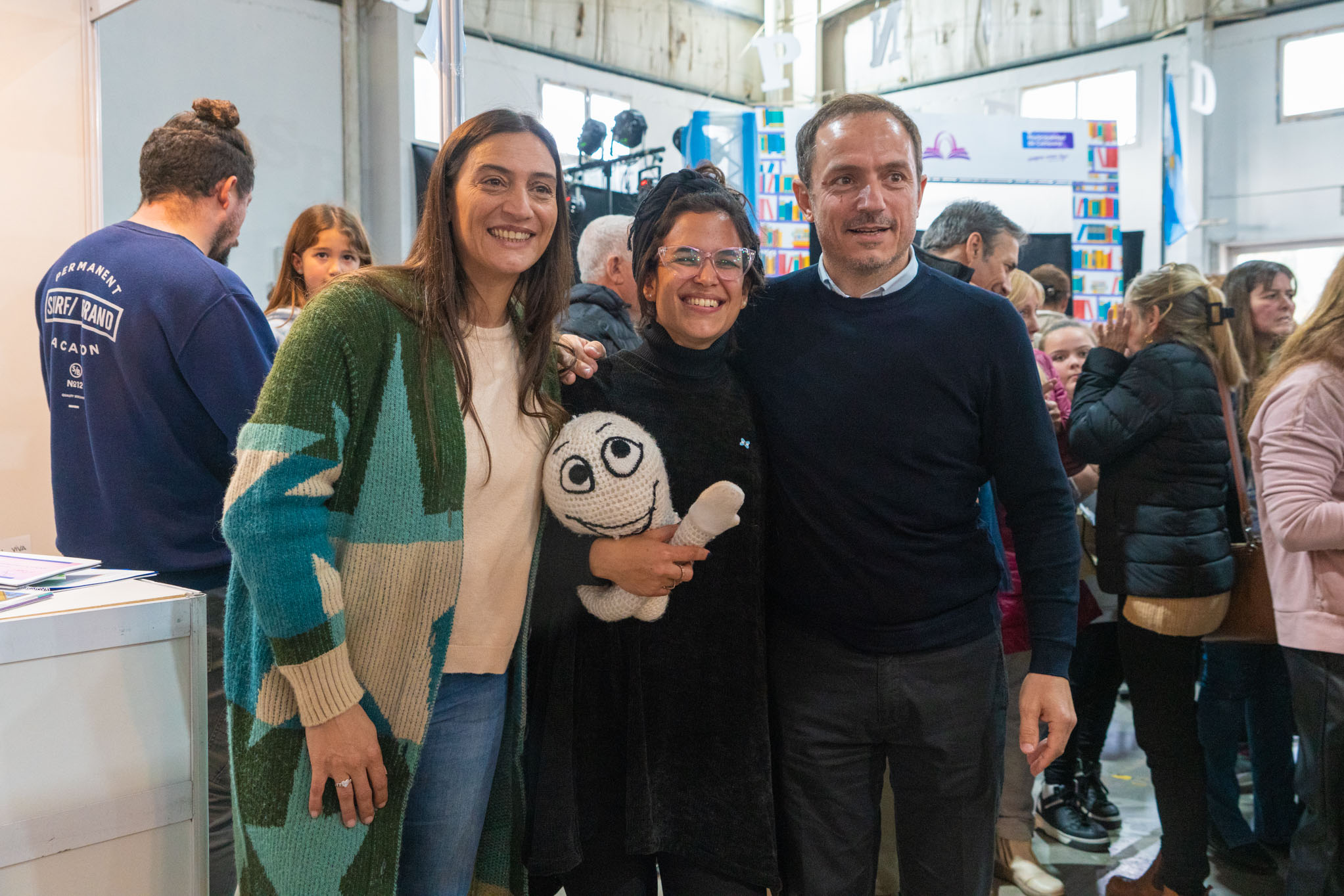 El Intendente y Elisa Abella siguieron las múltiples actividades de la Feria del Libro